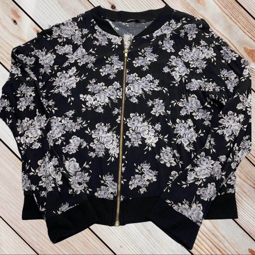 LOVE CULTURE Womens Black Floral Lightweight Zip